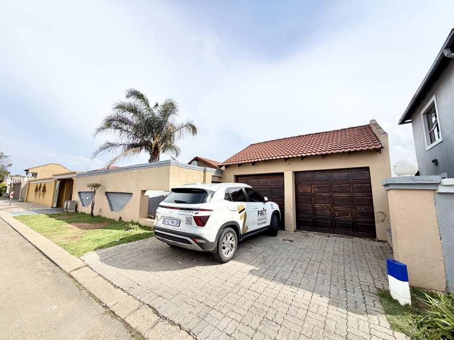 3 Bedroom Property for Sale in Ormonde View Gauteng