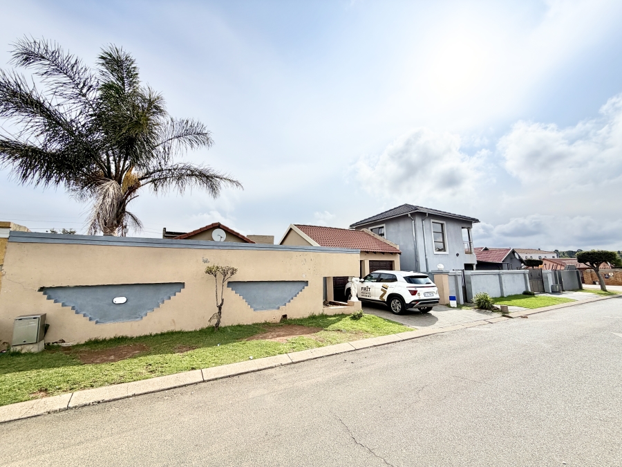 3 Bedroom Property for Sale in Ormonde View Gauteng