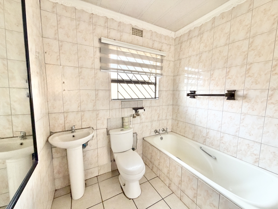 3 Bedroom Property for Sale in Ormonde View Gauteng