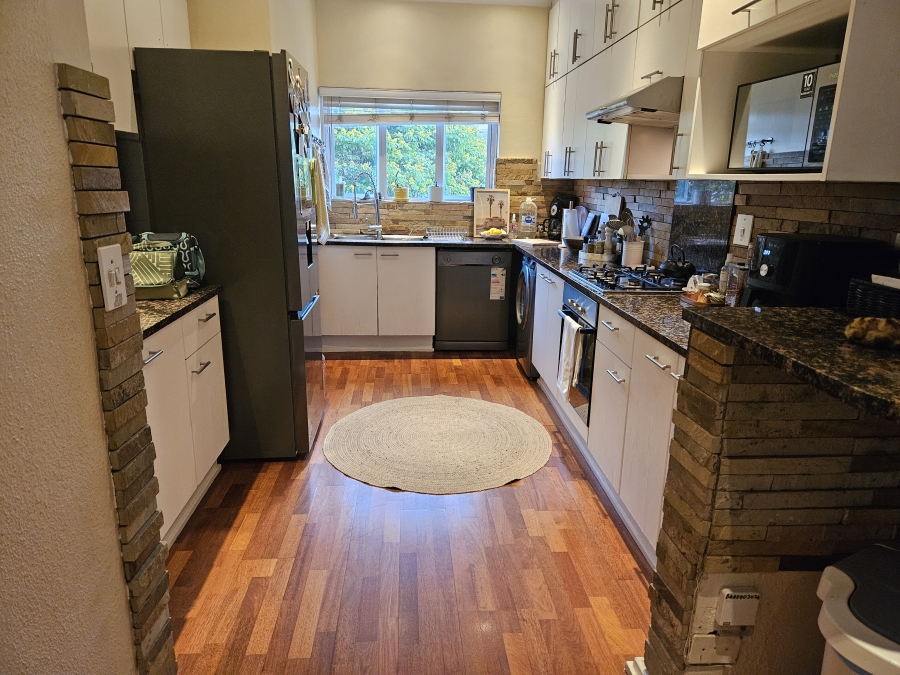 To Let 2 Bedroom Property for Rent in Hyde Park Gauteng