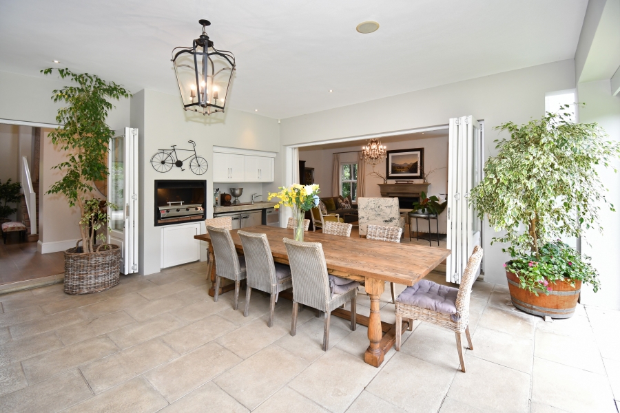 5 Bedroom Property for Sale in Hurlingham Gauteng