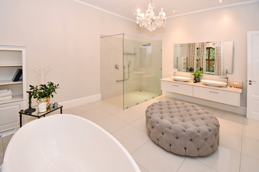 5 Bedroom Property for Sale in Hurlingham Gauteng