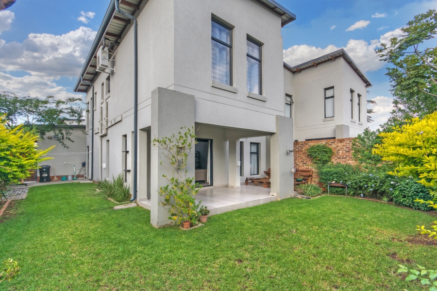 3 Bedroom Property for Sale in Crowthorne AH Gauteng