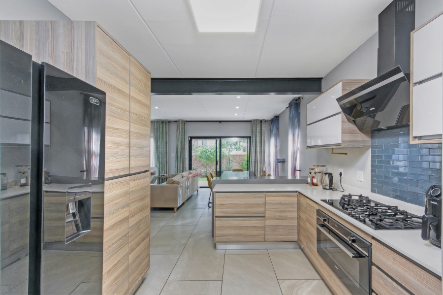 3 Bedroom Property for Sale in Crowthorne AH Gauteng