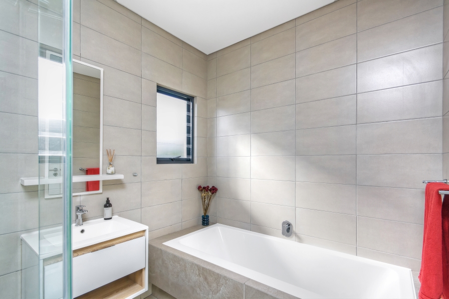 3 Bedroom Property for Sale in Crowthorne AH Gauteng