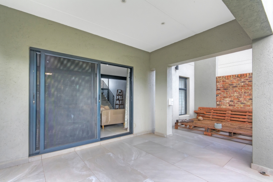 3 Bedroom Property for Sale in Crowthorne AH Gauteng