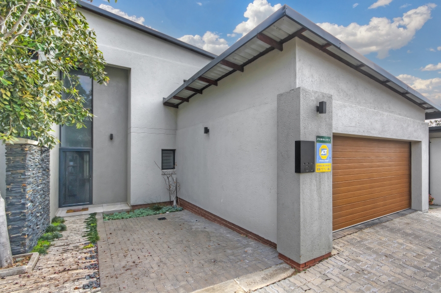 3 Bedroom Property for Sale in Crowthorne AH Gauteng