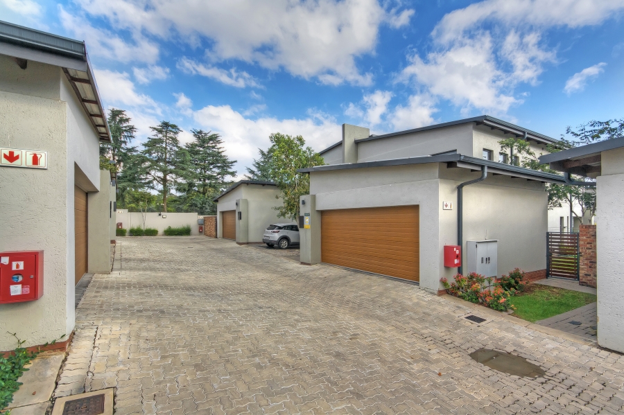 3 Bedroom Property for Sale in Crowthorne AH Gauteng