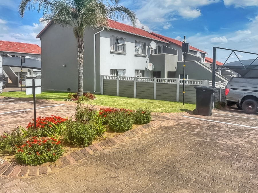 2 Bedroom Property for Sale in Vorna Valley Gauteng