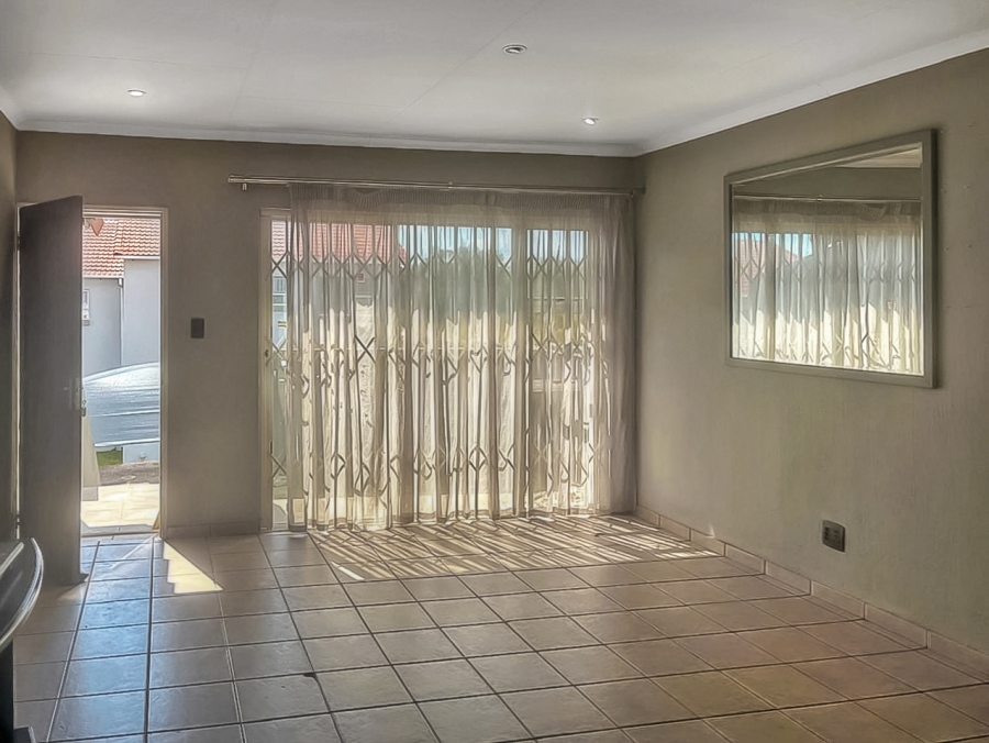 2 Bedroom Property for Sale in Vorna Valley Gauteng