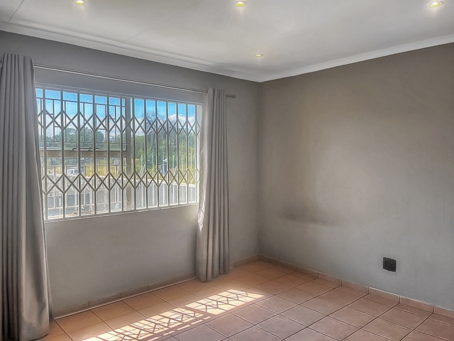 2 Bedroom Property for Sale in Vorna Valley Gauteng
