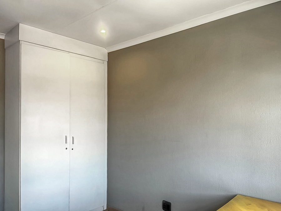 2 Bedroom Property for Sale in Vorna Valley Gauteng