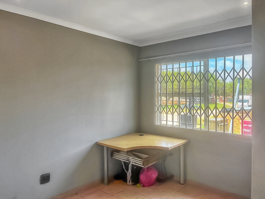 2 Bedroom Property for Sale in Vorna Valley Gauteng