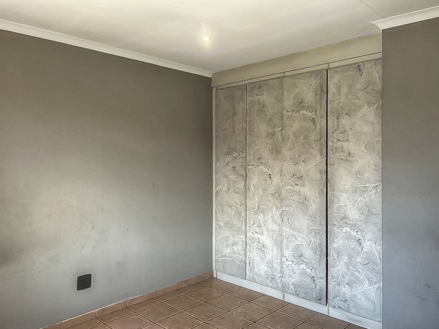 2 Bedroom Property for Sale in Vorna Valley Gauteng