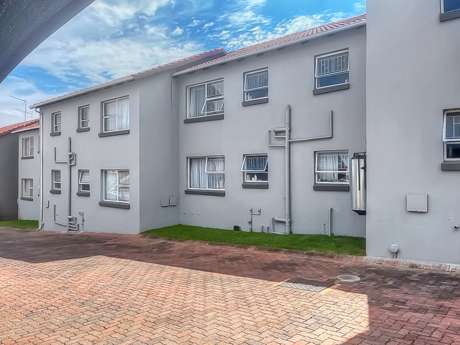 2 Bedroom Property for Sale in Vorna Valley Gauteng