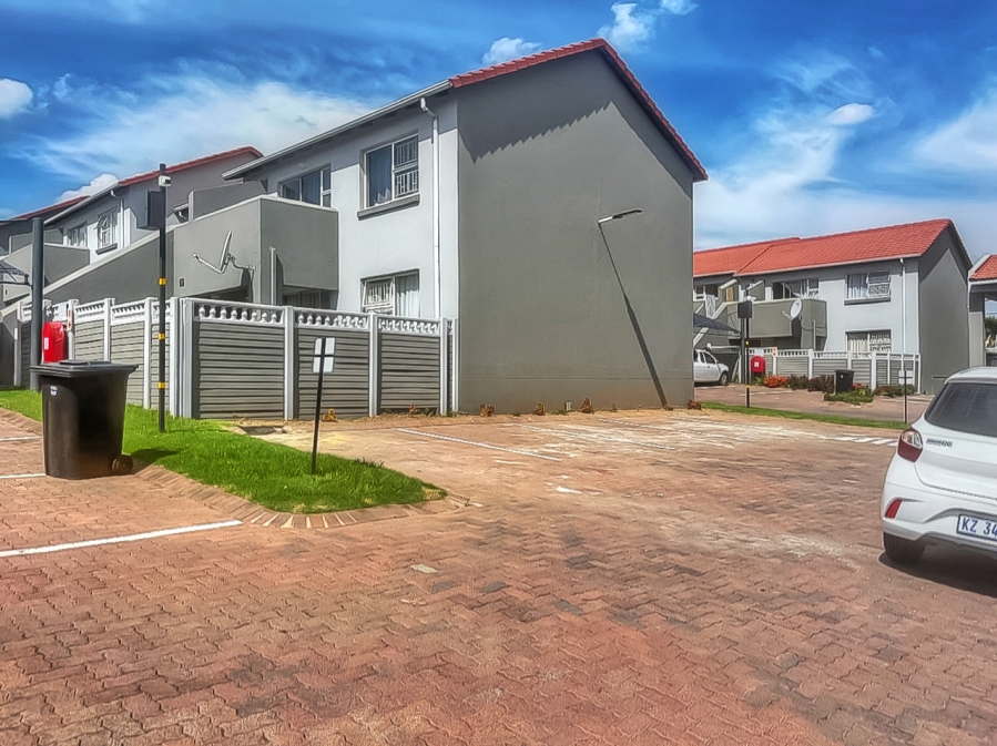 2 Bedroom Property for Sale in Vorna Valley Gauteng