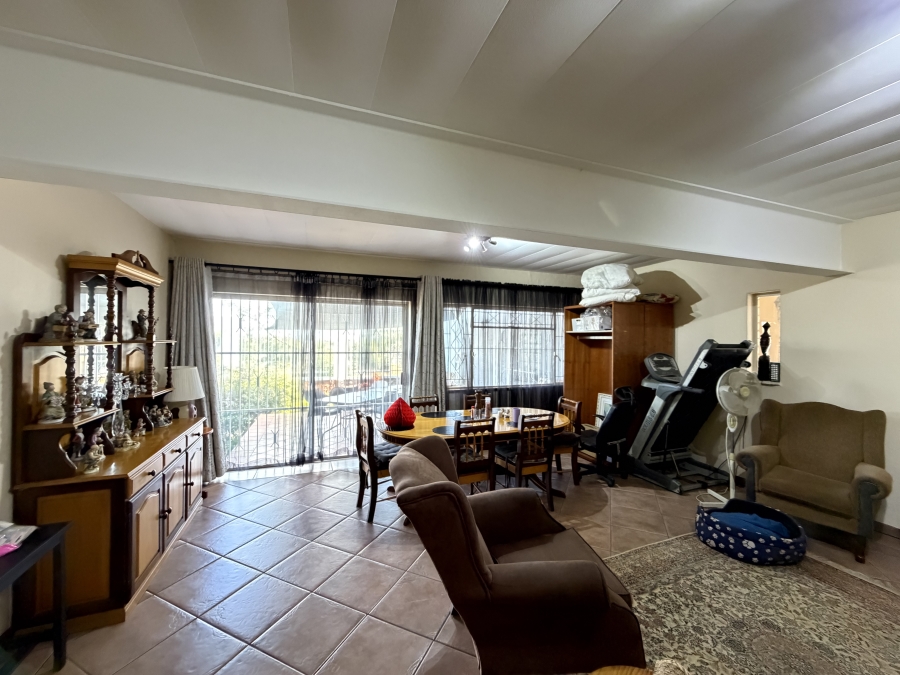 5 Bedroom Property for Sale in Oakdene Gauteng
