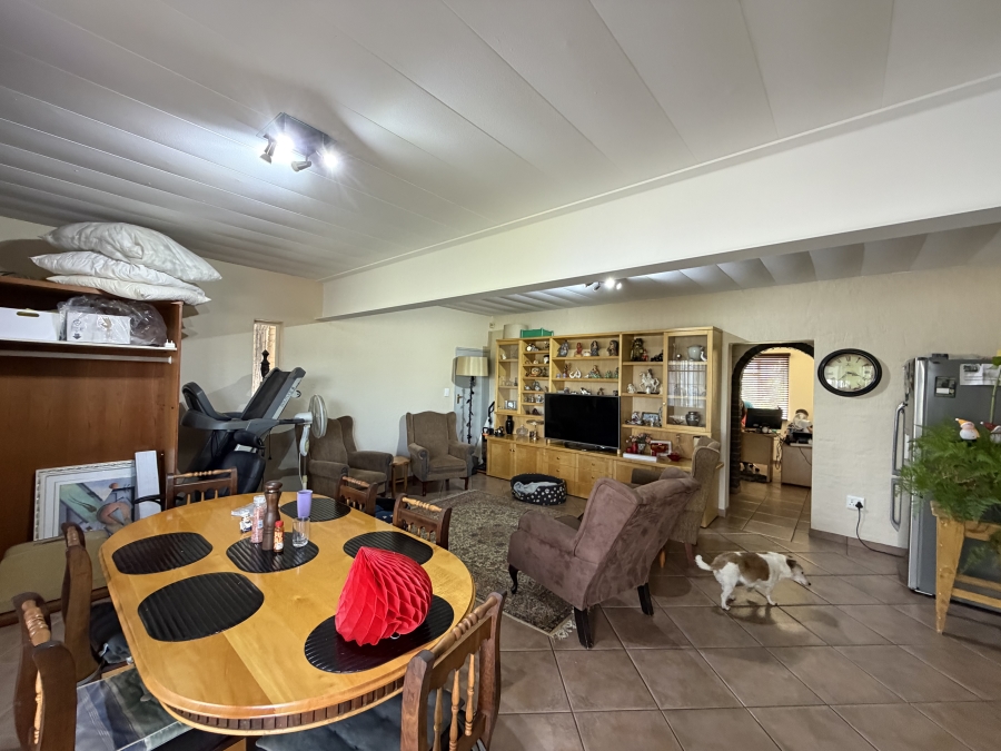 5 Bedroom Property for Sale in Oakdene Gauteng