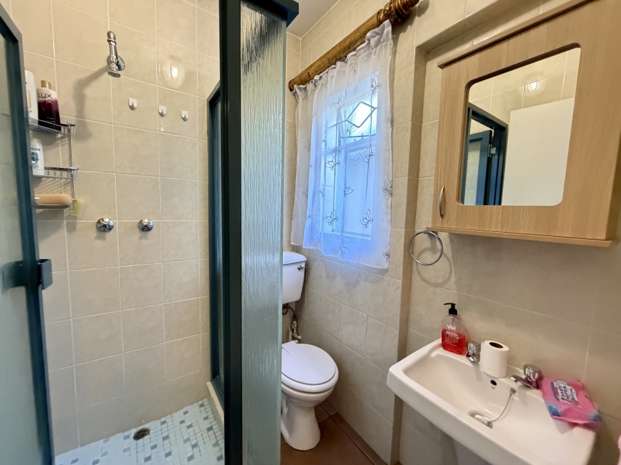 5 Bedroom Property for Sale in Oakdene Gauteng