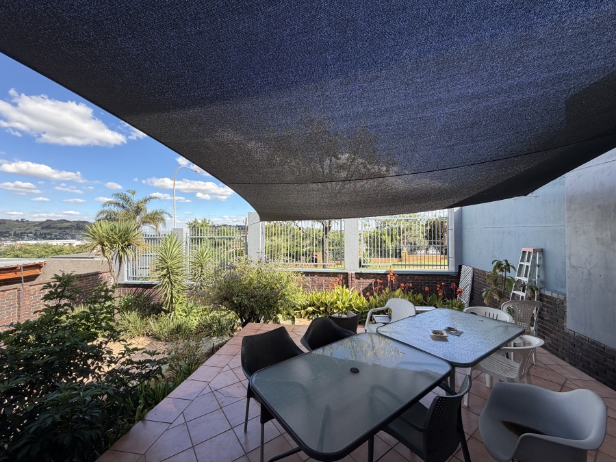 5 Bedroom Property for Sale in Oakdene Gauteng