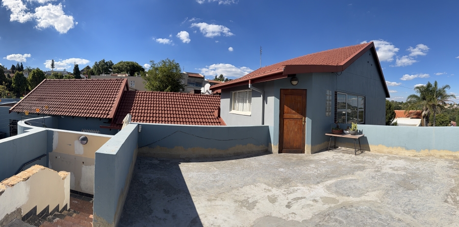 5 Bedroom Property for Sale in Oakdene Gauteng