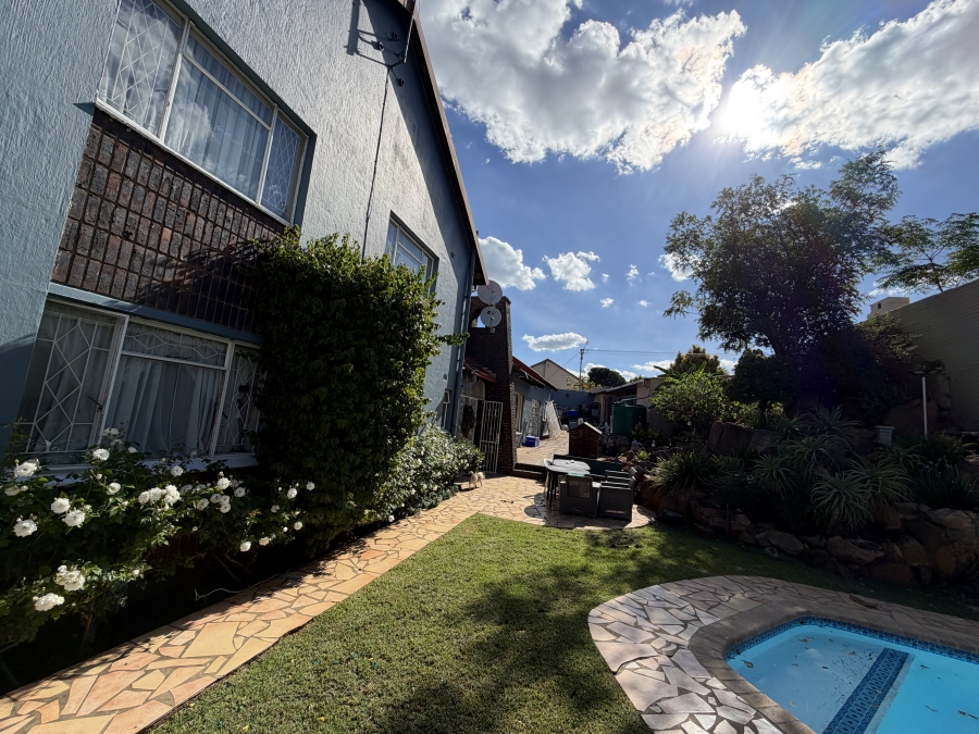 5 Bedroom Property for Sale in Oakdene Gauteng