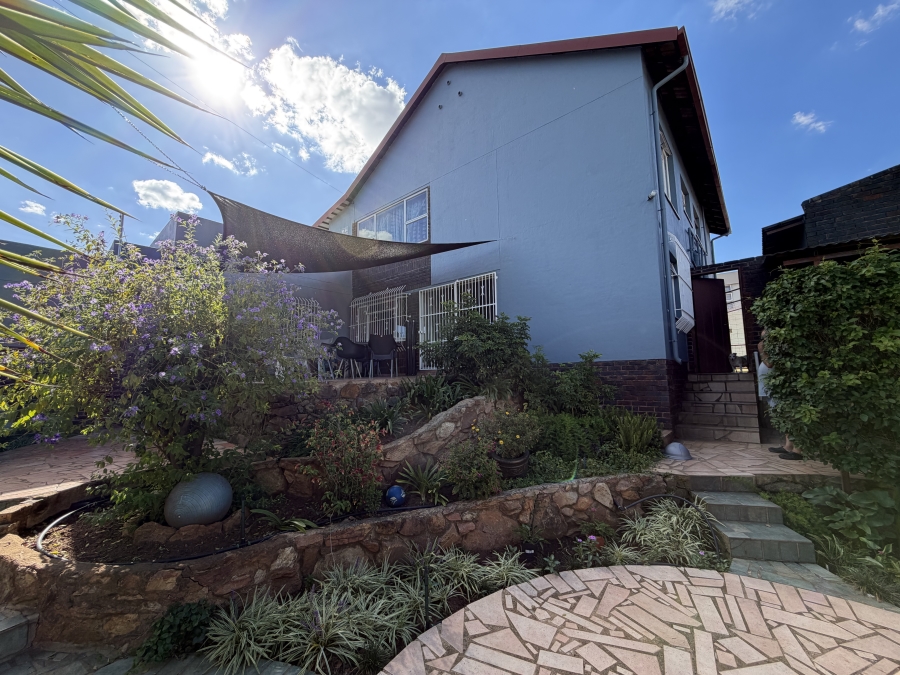 5 Bedroom Property for Sale in Oakdene Gauteng