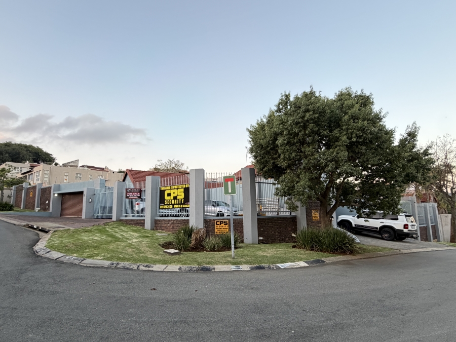 5 Bedroom Property for Sale in Oakdene Gauteng