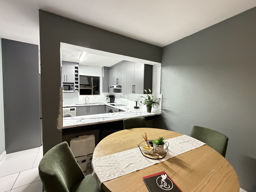 2 Bedroom Property for Sale in Mulbarton Gauteng