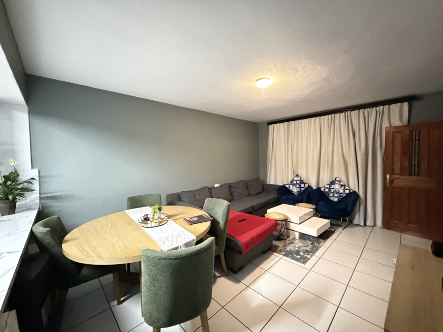 2 Bedroom Property for Sale in Mulbarton Gauteng