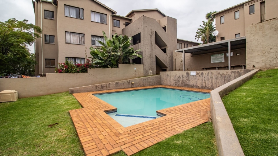 2 Bedroom Property for Sale in Mulbarton Gauteng
