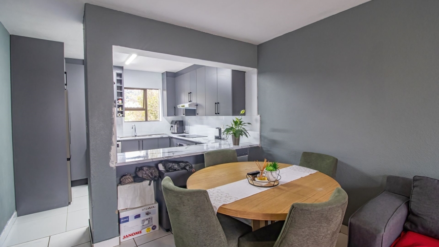 2 Bedroom Property for Sale in Mulbarton Gauteng