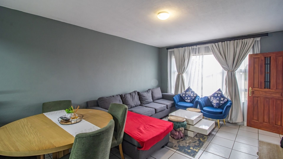 2 Bedroom Property for Sale in Mulbarton Gauteng