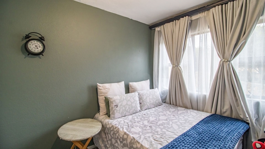 2 Bedroom Property for Sale in Mulbarton Gauteng