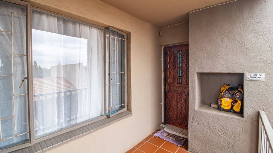 2 Bedroom Property for Sale in Mulbarton Gauteng