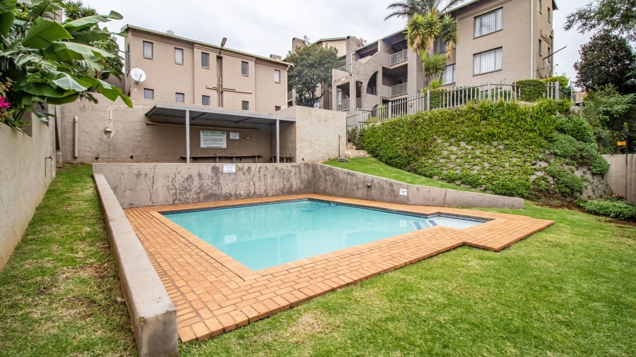 2 Bedroom Property for Sale in Mulbarton Gauteng