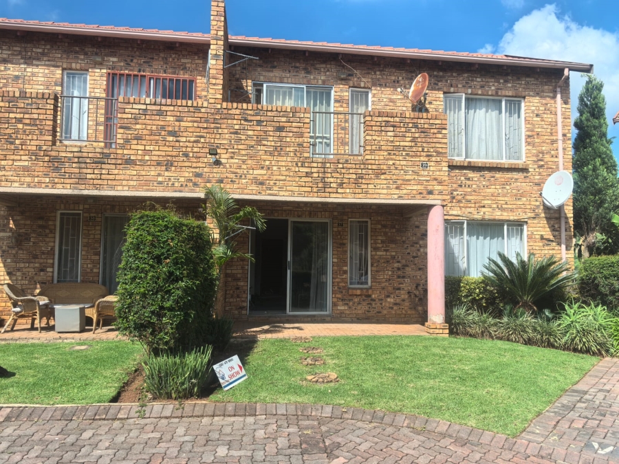 2 Bedroom Property for Sale in Wilgeheuwel Gauteng
