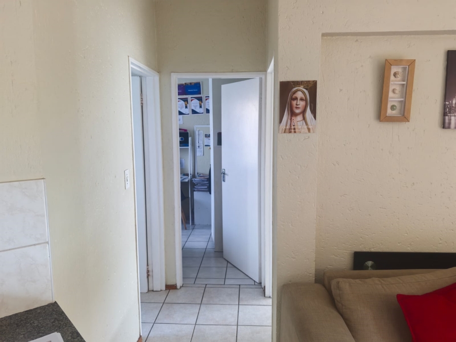 2 Bedroom Property for Sale in Wilgeheuwel Gauteng