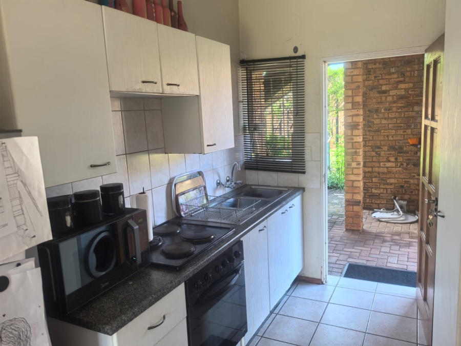 2 Bedroom Property for Sale in Wilgeheuwel Gauteng
