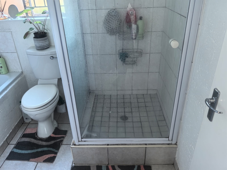 2 Bedroom Property for Sale in Wilgeheuwel Gauteng