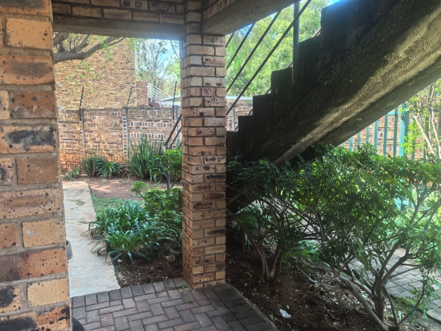2 Bedroom Property for Sale in Wilgeheuwel Gauteng