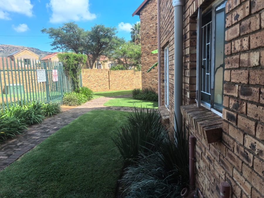 2 Bedroom Property for Sale in Wilgeheuwel Gauteng