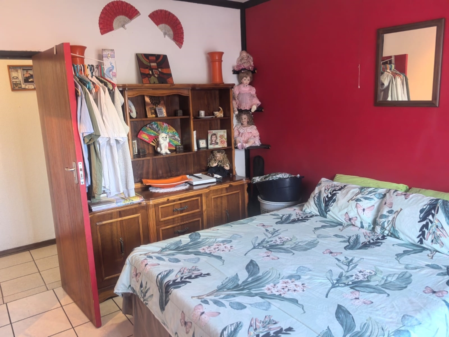 4 Bedroom Property for Sale in Roodepoort North Gauteng