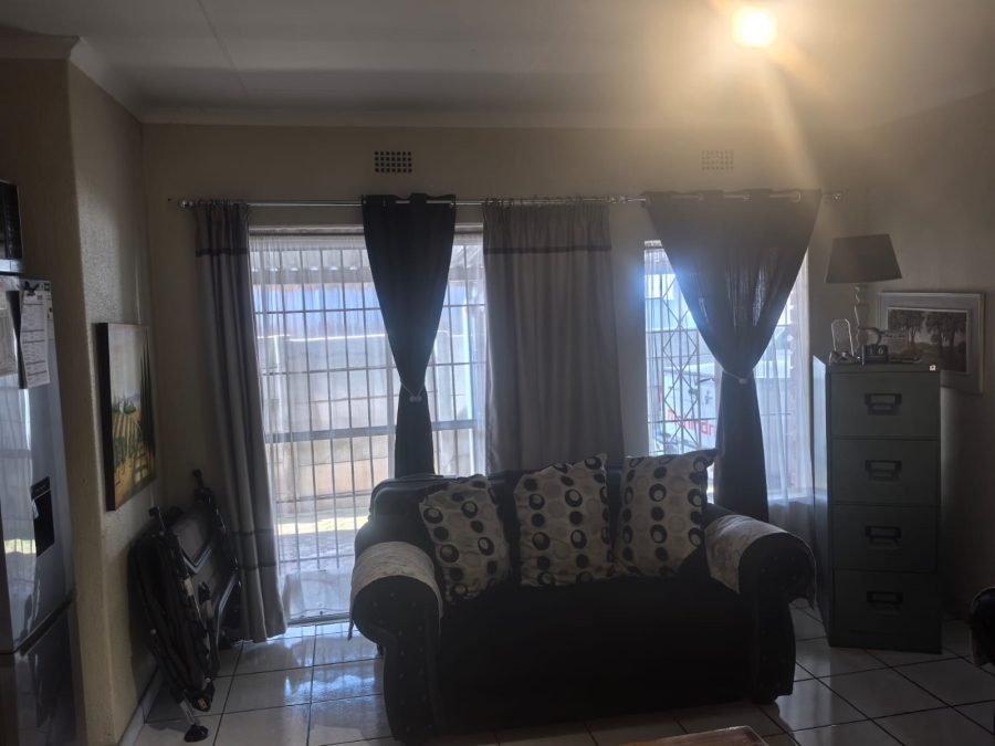 4 Bedroom Property for Sale in Roodepoort North Gauteng