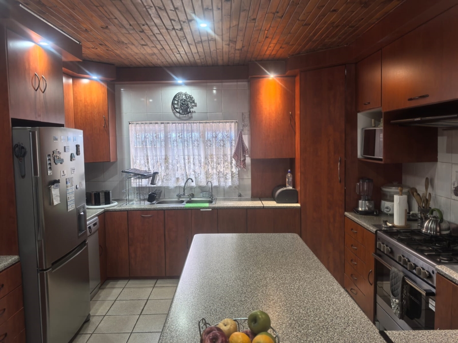 4 Bedroom Property for Sale in Roodepoort North Gauteng