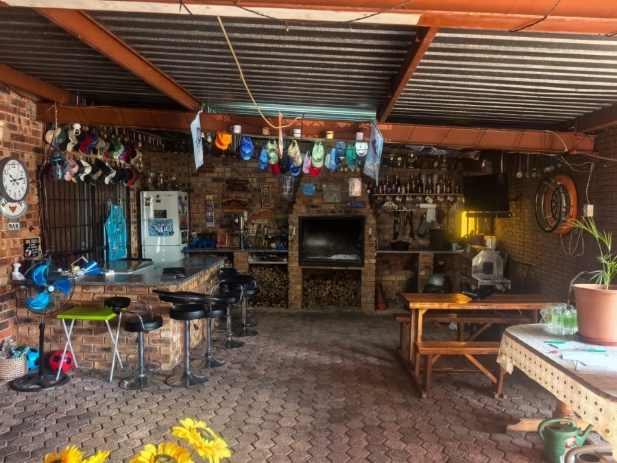 4 Bedroom Property for Sale in Roodepoort North Gauteng