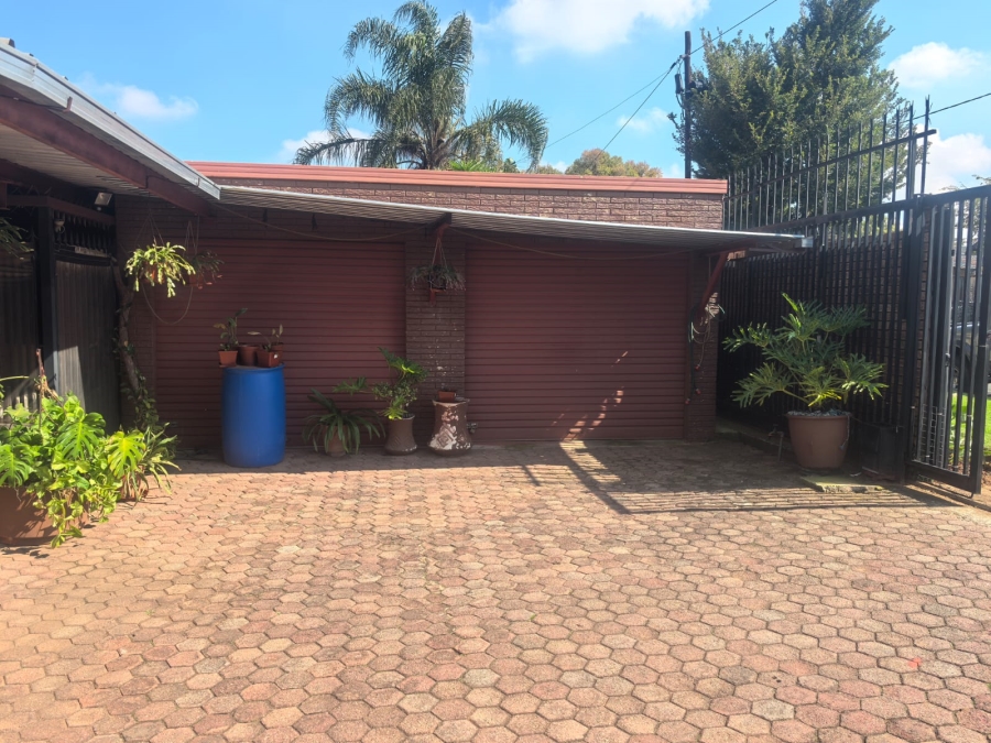 4 Bedroom Property for Sale in Roodepoort North Gauteng