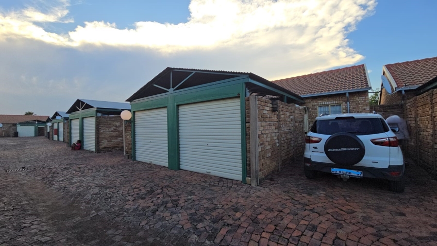 2 Bedroom Property for Sale in Annlin Gauteng