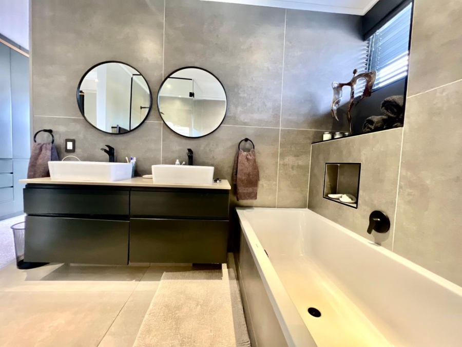 3 Bedroom Property for Sale in Waterkloof Heights Gauteng