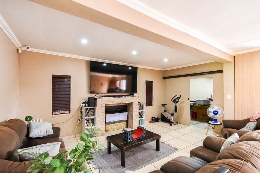 4 Bedroom Property for Sale in Doornpoort Gauteng